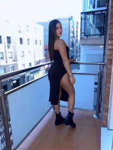 613793336: Chica busca chico en Barcelona