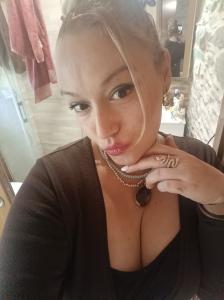 613958151: Chica busca chico en La Coruña