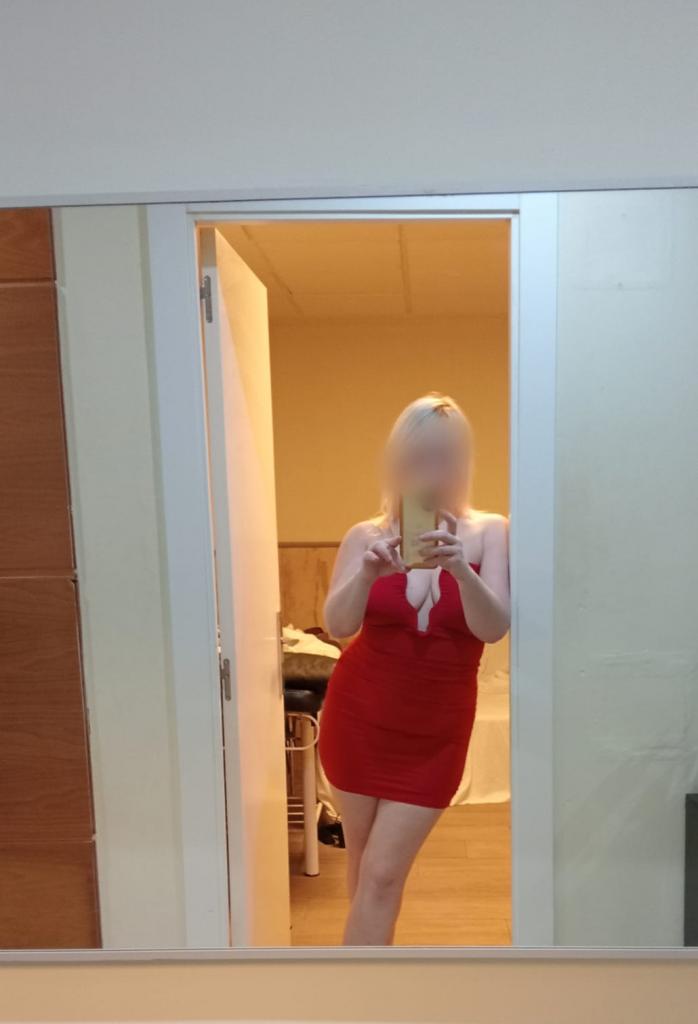 671299028: Chica busca chico en Barcelona