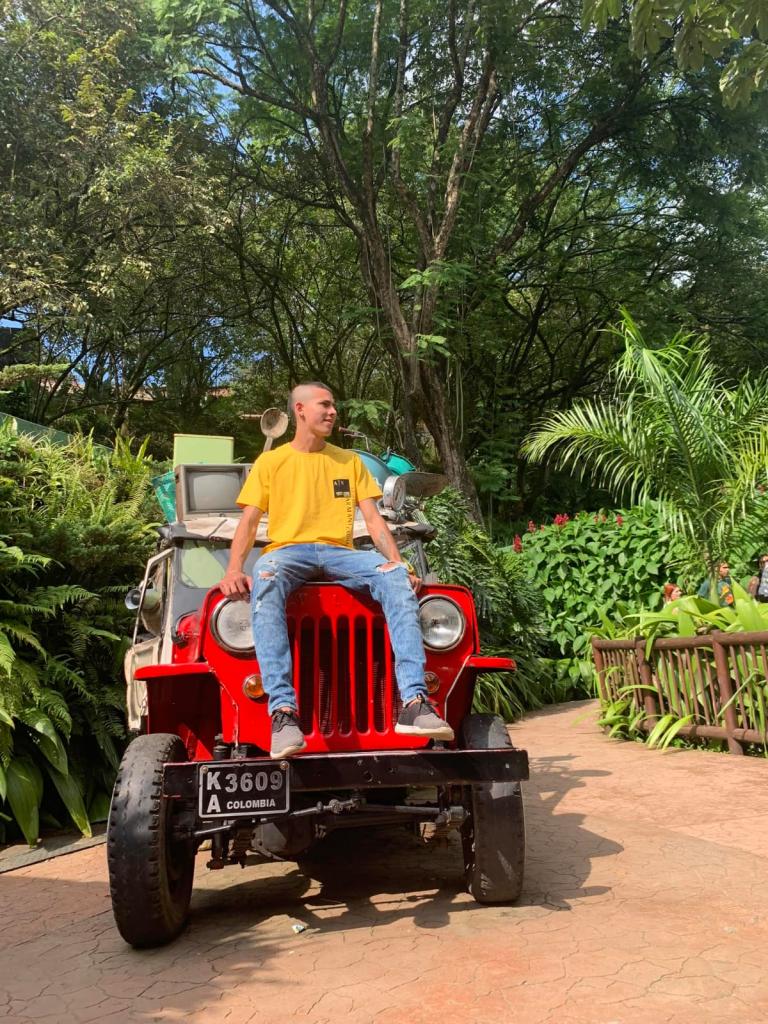 Chico busca chica en Sevilla: 