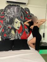 647315397: Chica busca chico en Madrid