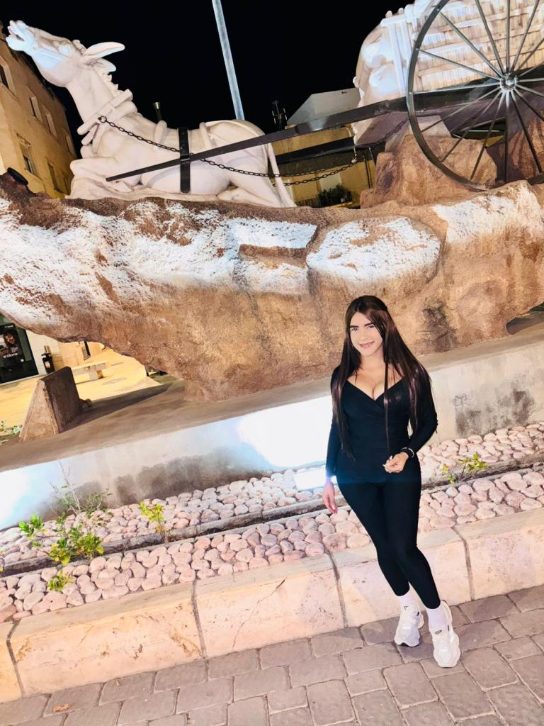 614915359: Chica busca chico en Almería