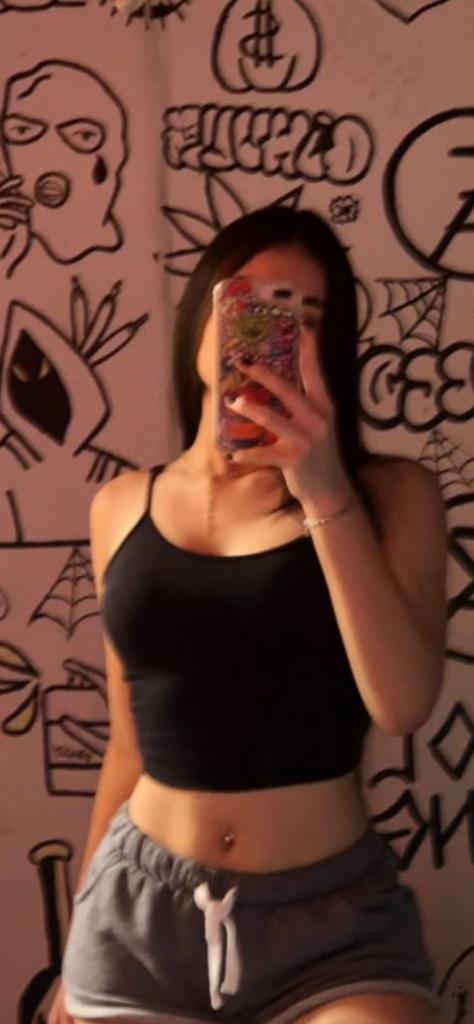643517825: Chica busca chico en Sevilla