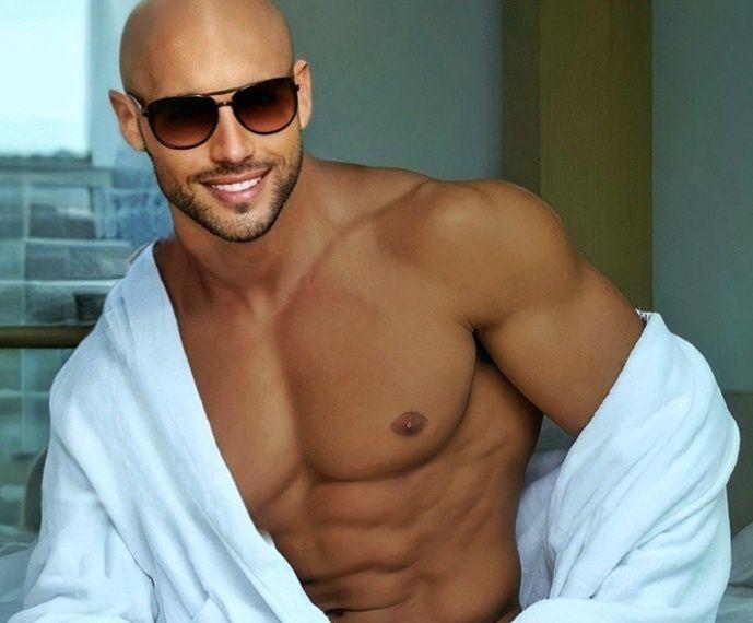 Chico busca chica en Sevilla: 