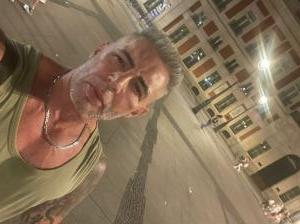 744456349: Chico busca chica en Madrid