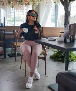 611892433: Chica busca chico en Gerona