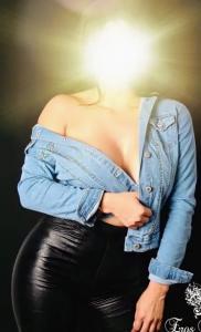 692866260: Chica busca chico en Sevilla
