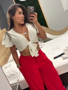 661565451: Chica busca chico en Sevilla