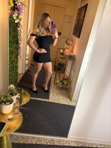 687795447: Chica busca chico en Barcelona