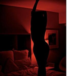 697550630: Chica busca chico en Madrid