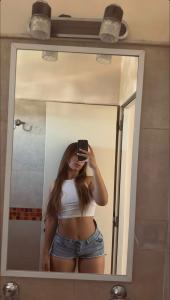 611357057: Chica busca chico en Barcelona