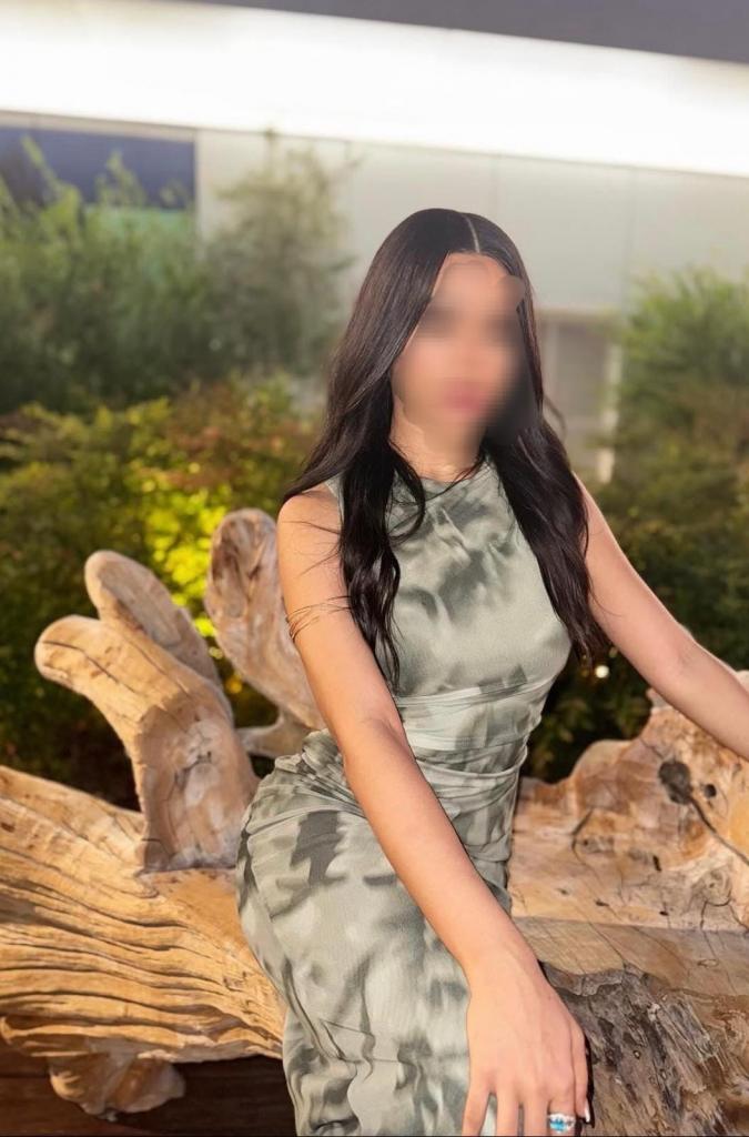 613368011: Chica busca chico en Barcelona