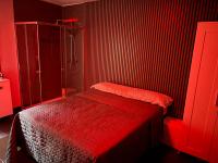 742052487: Chica busca chico en Madrid