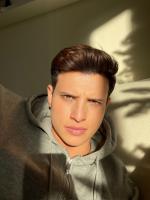 692972990: Chico busca chica en Valencia