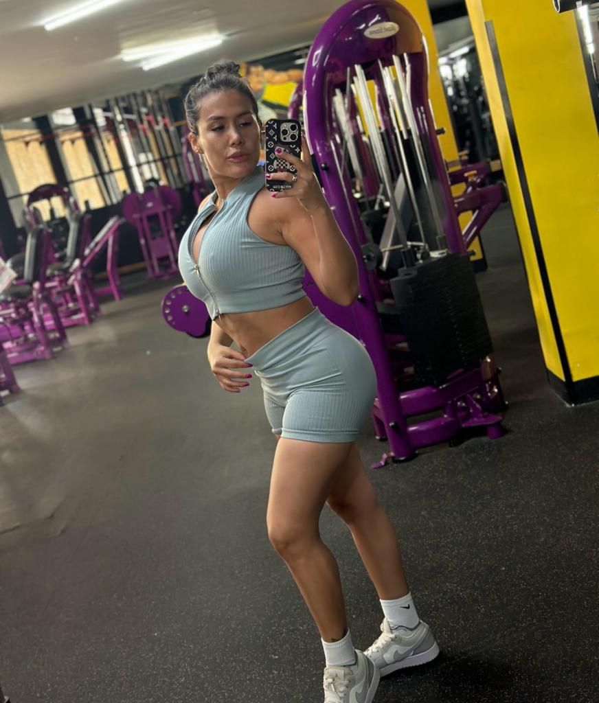 661565451: Chica busca chico en Sevilla