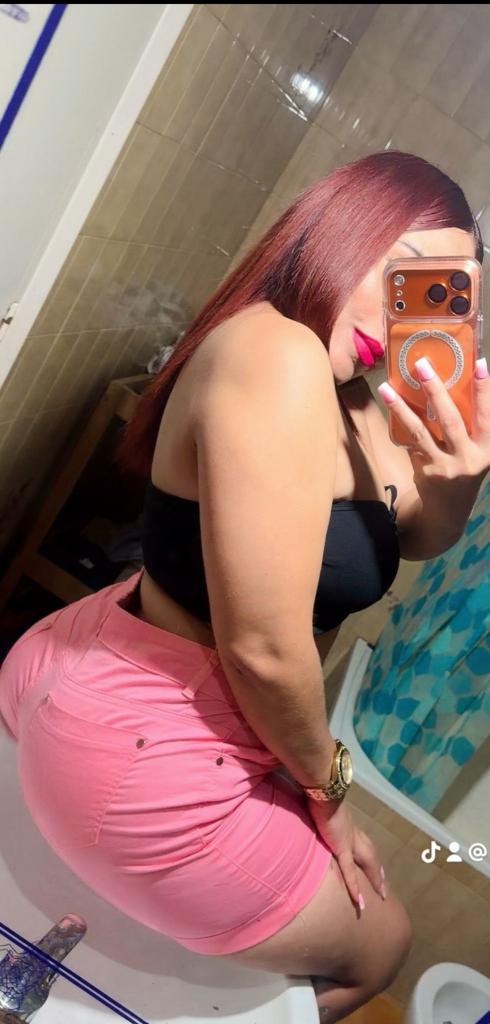 631334029: Chica busca chico en Gerona