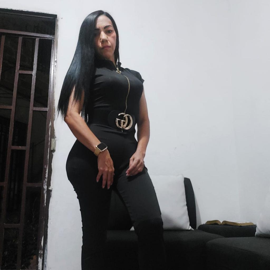 641399263: Chica busca chico en Murcia