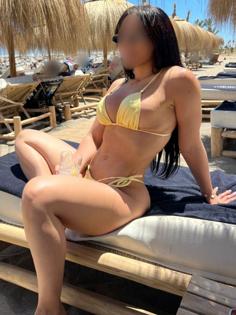 613440933: Chica busca chico en Sevilla