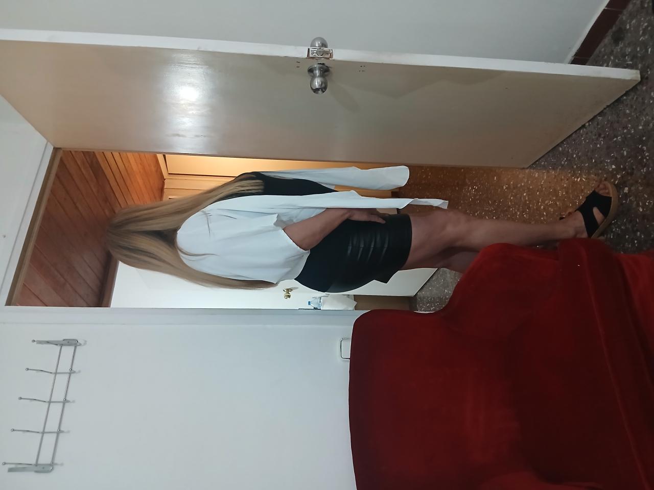 631039466: Chica busca chico en Barcelona