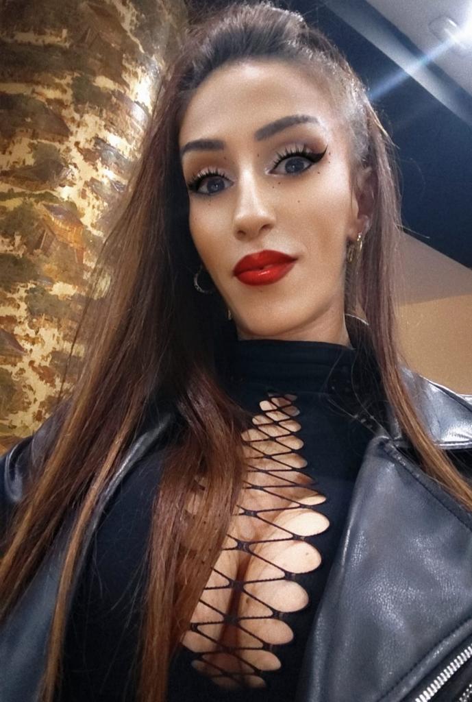 Chica busca chico en Ibiza: 