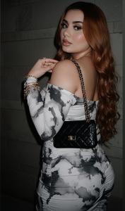 674624206: Chica busca chico en Barcelona