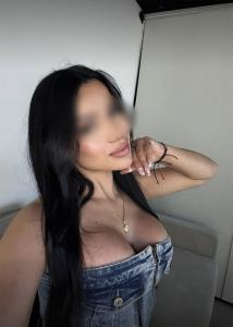 612408224: Chica busca chico en Barcelona