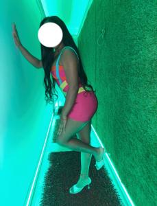 664556175: Chica busca chico en Sevilla
