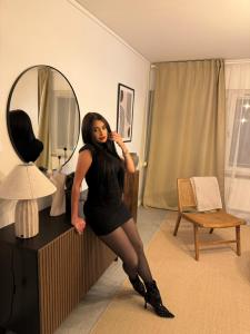 687658076: Chica busca chico en Sevilla