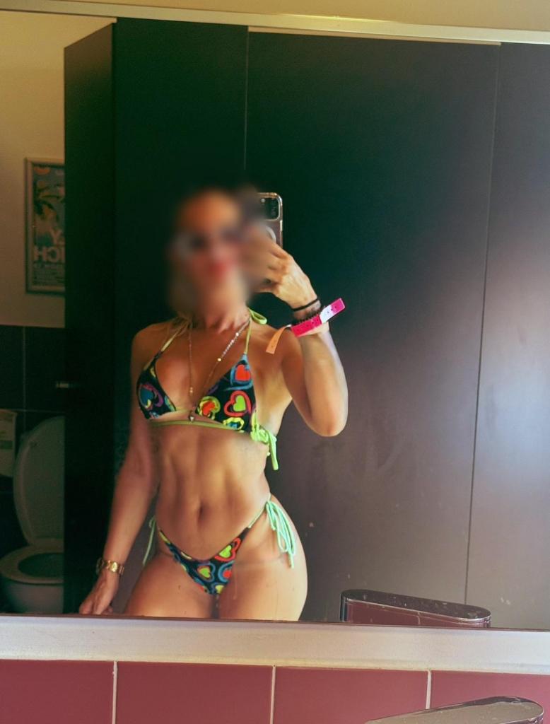 631326996: Chica busca chico en Murcia