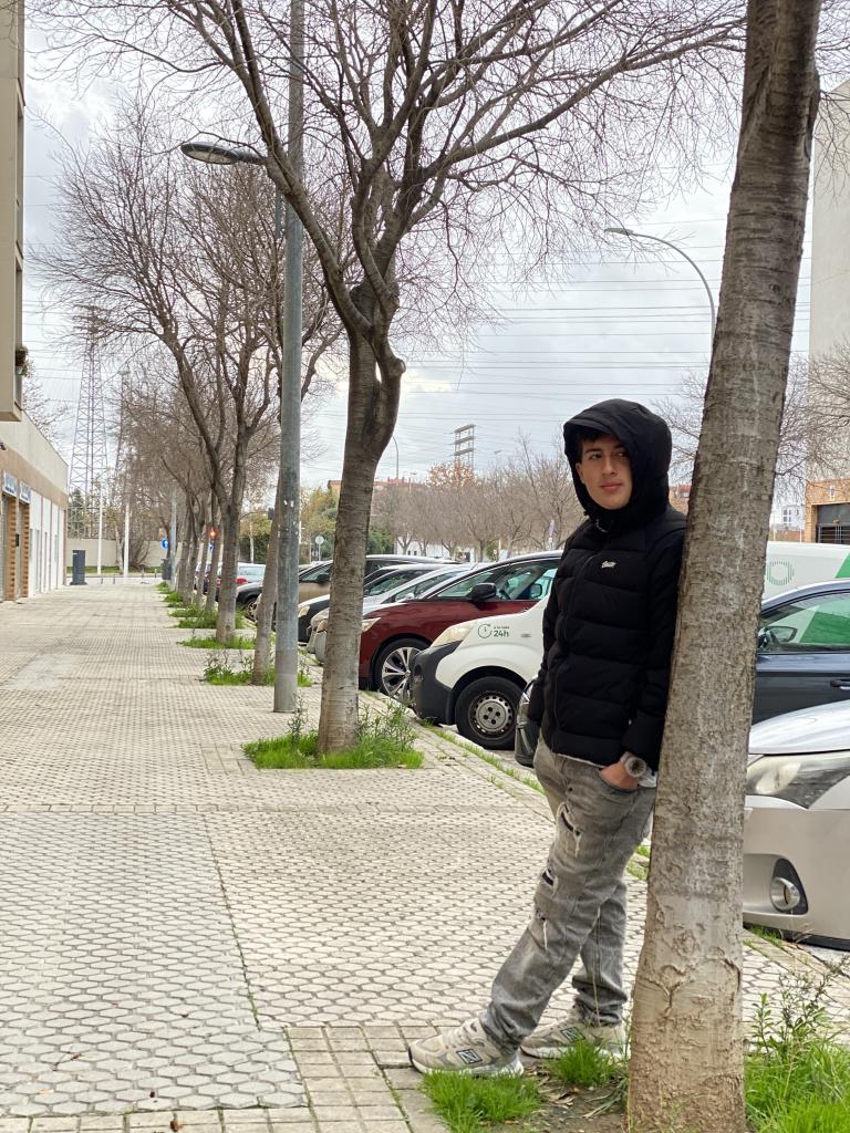 643645885: Chico busca chica en Sevilla