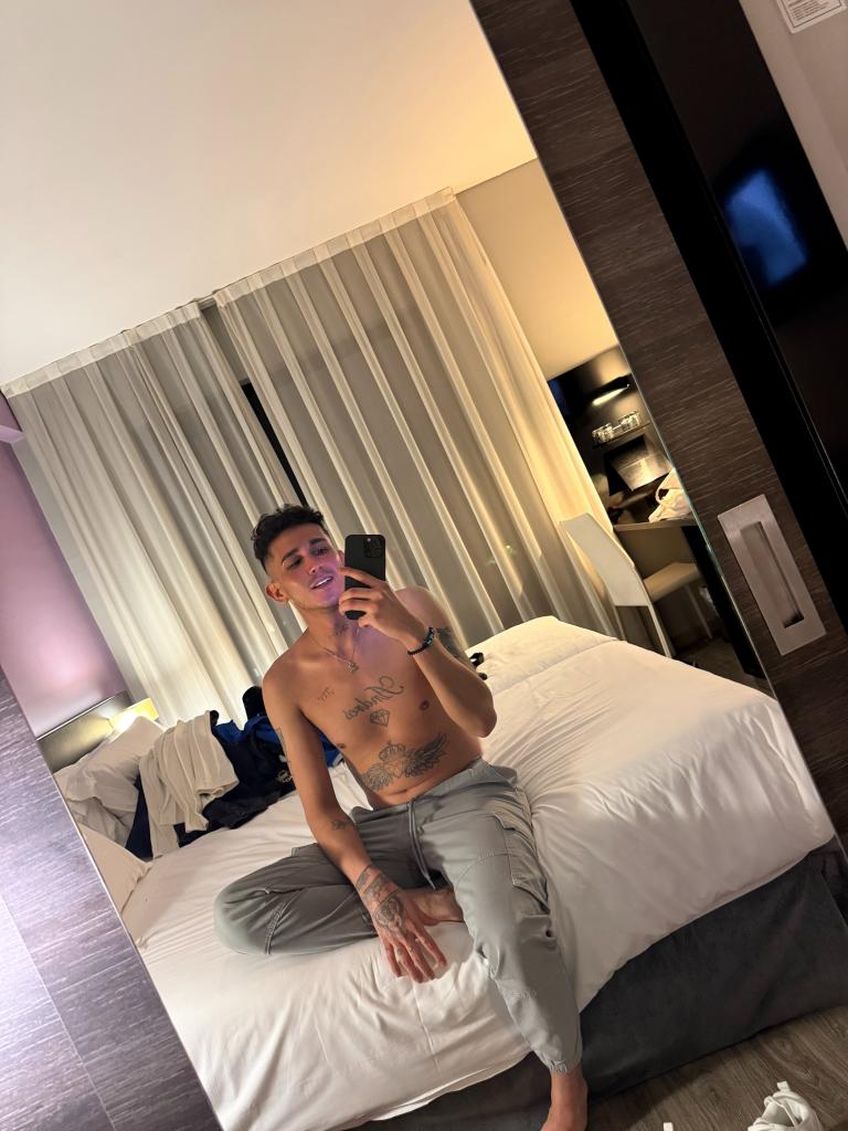 Chico busca chica en Sevilla: 