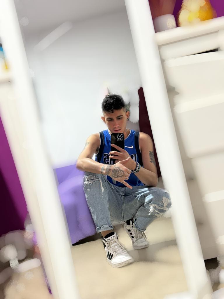 617658902: Chico busca chica en Sevilla