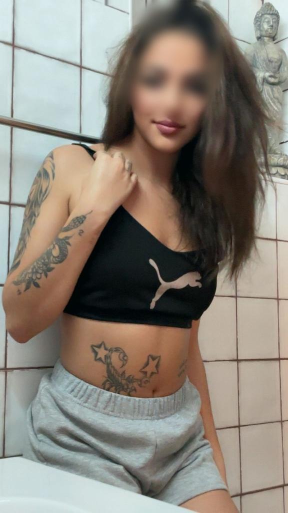 688394537: Chica busca chico en Madrid