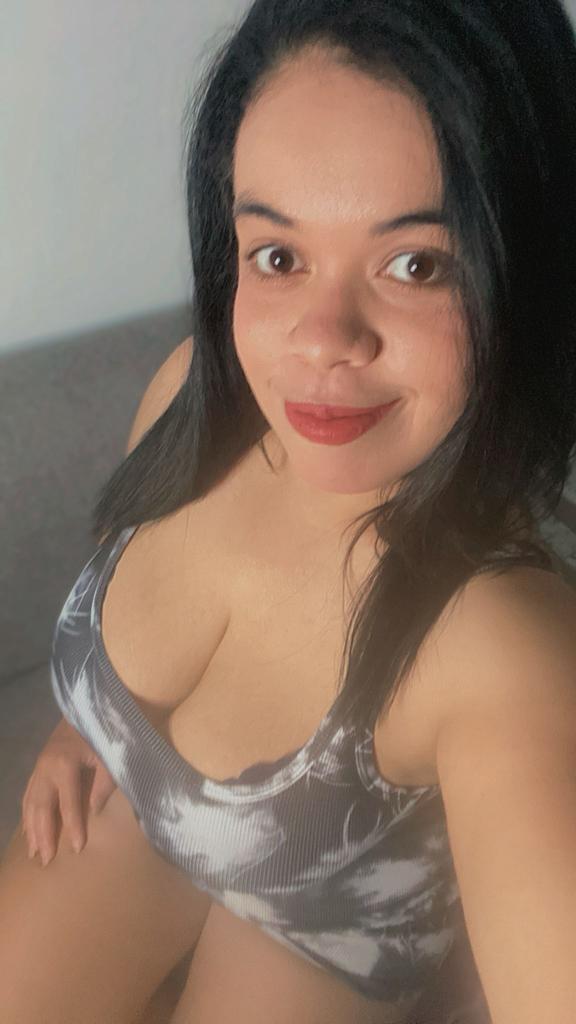 613393129: Chica busca chico en Barcelona