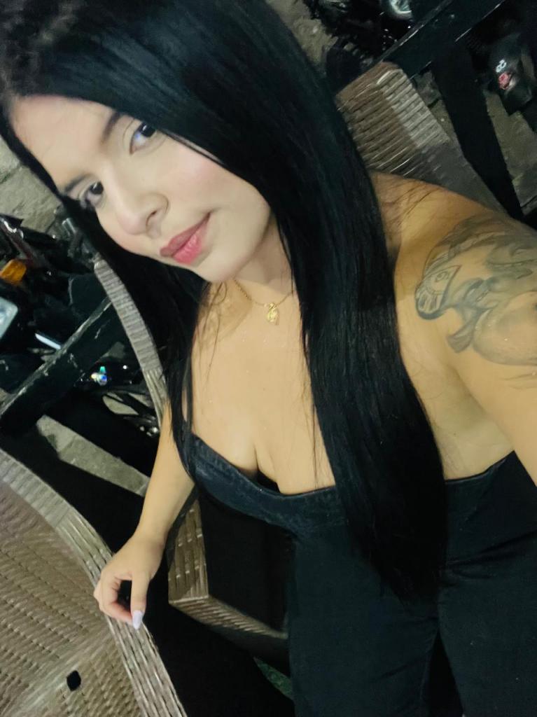 611352096: Chica busca chico en Sevilla