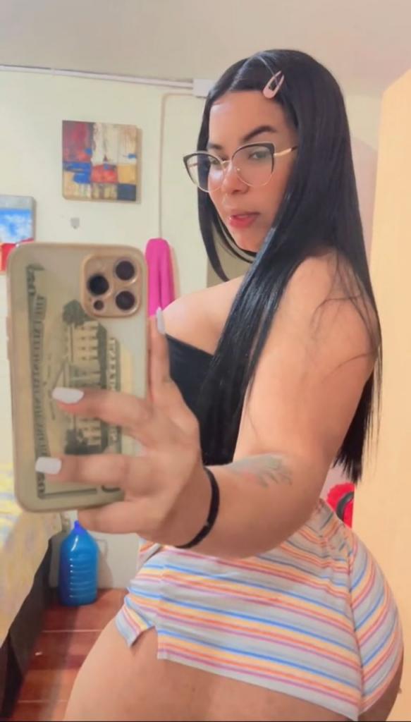 611333855: Chica busca chico en Sevilla