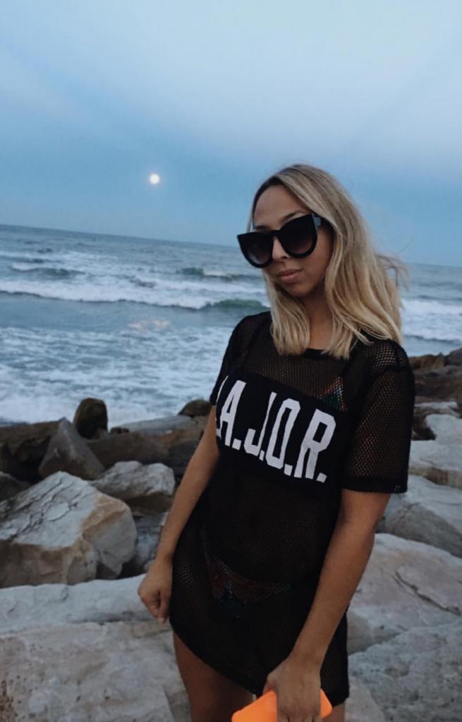 644945670: Chica busca chico en Cantabria