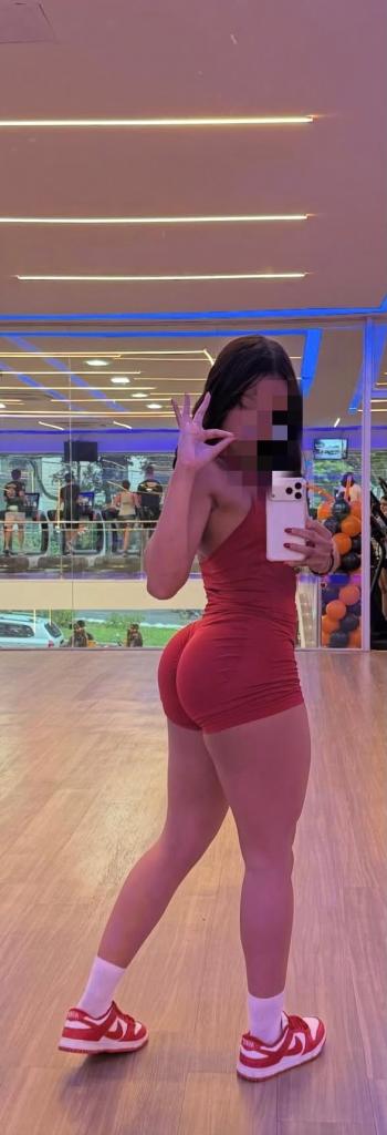 673534273: Chica busca chico en Barcelona