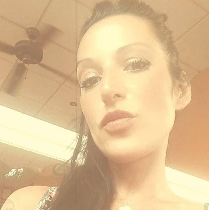 745085295: Chica busca chico en Málaga
