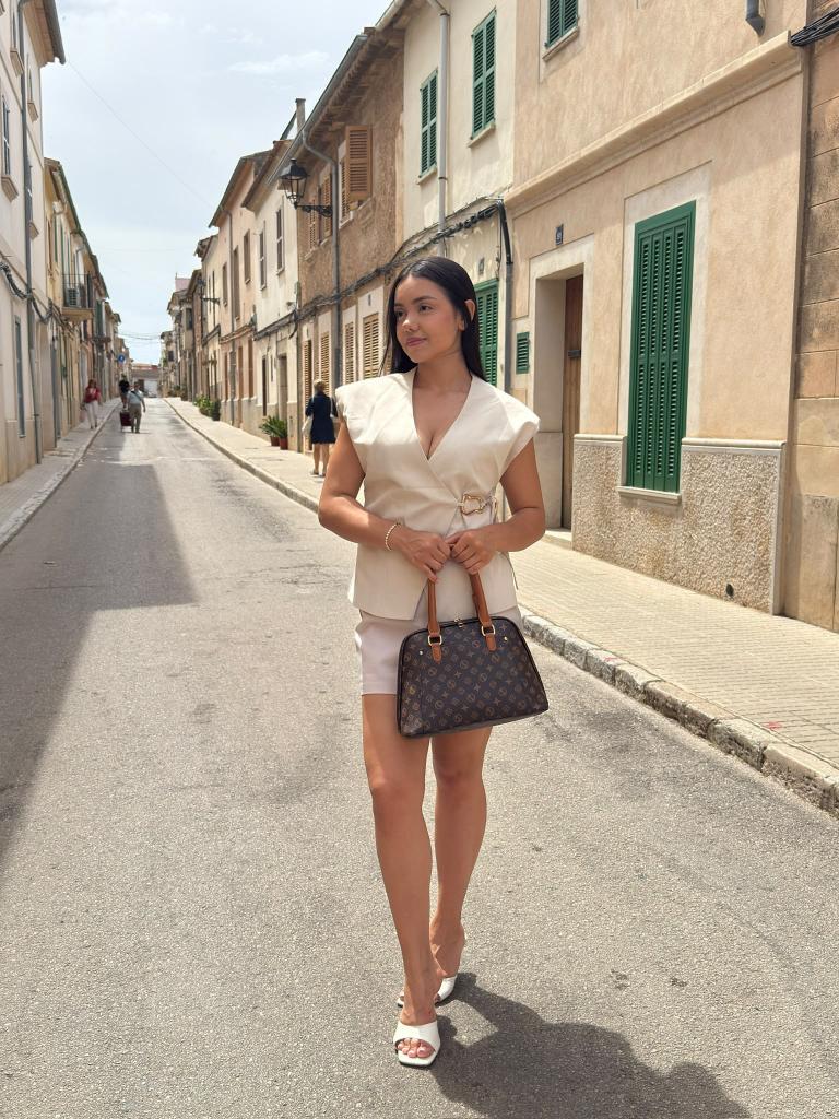 663092691: Chica busca chico en Mallorca