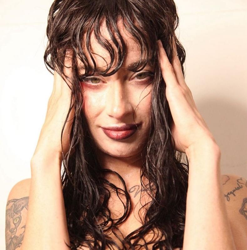 632500986: Chica busca chico en Barcelona