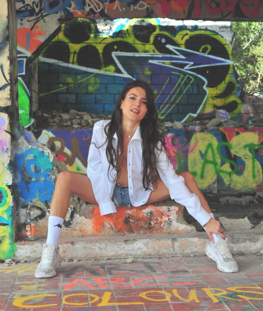 Chica busca chico en Ibiza: Chica busca chico
