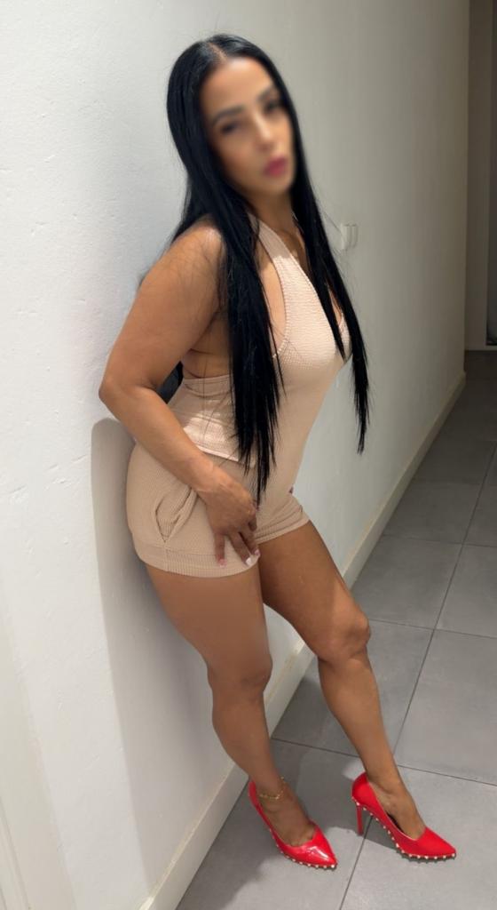 Chica busca chico en Granada: Chica busca chico