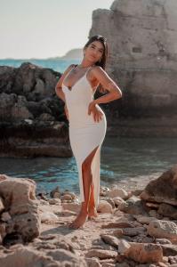 617421288: Chica busca chico en Ibiza
