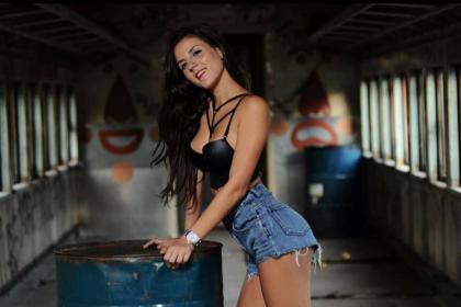 600684103: Chica busca chico en Ibiza