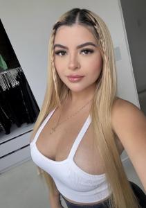 647734901: Chica busca chico en Barcelona