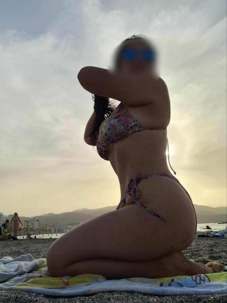 647368045: Chica busca chico en Almería