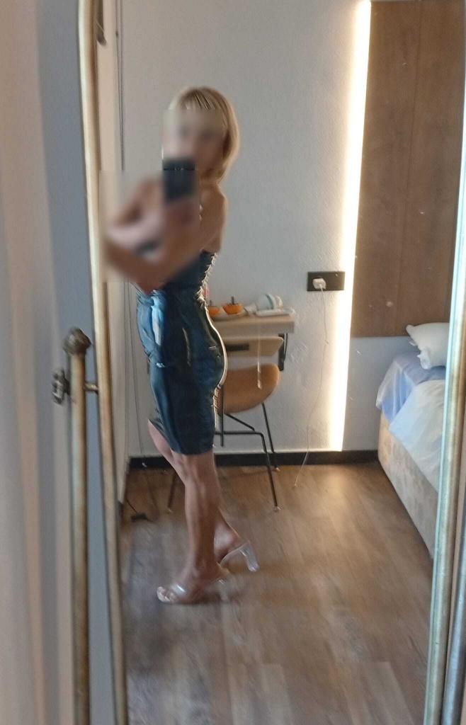 Chica busca chico en Alicante: Chica busca chico