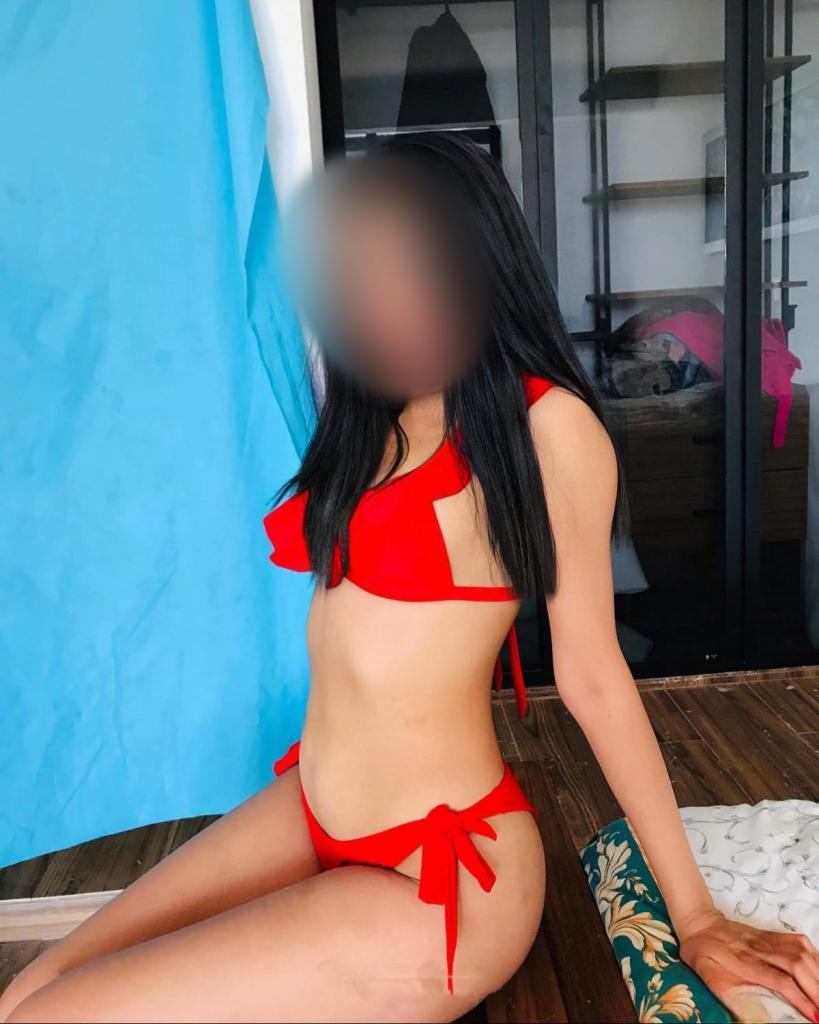 Chica busca chico en Ibiza: 
