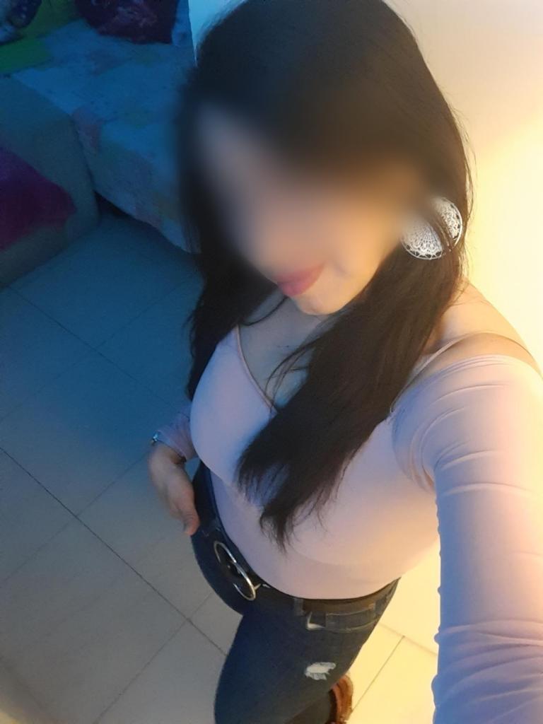 Chica busca chico en Cantabria: Chica busca chico
